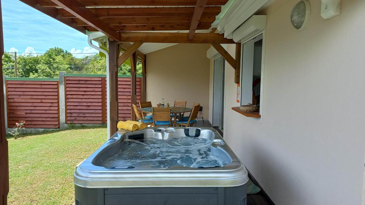Villa Lovado Avec Jacuzzi Saint-Francois  Exterior photo